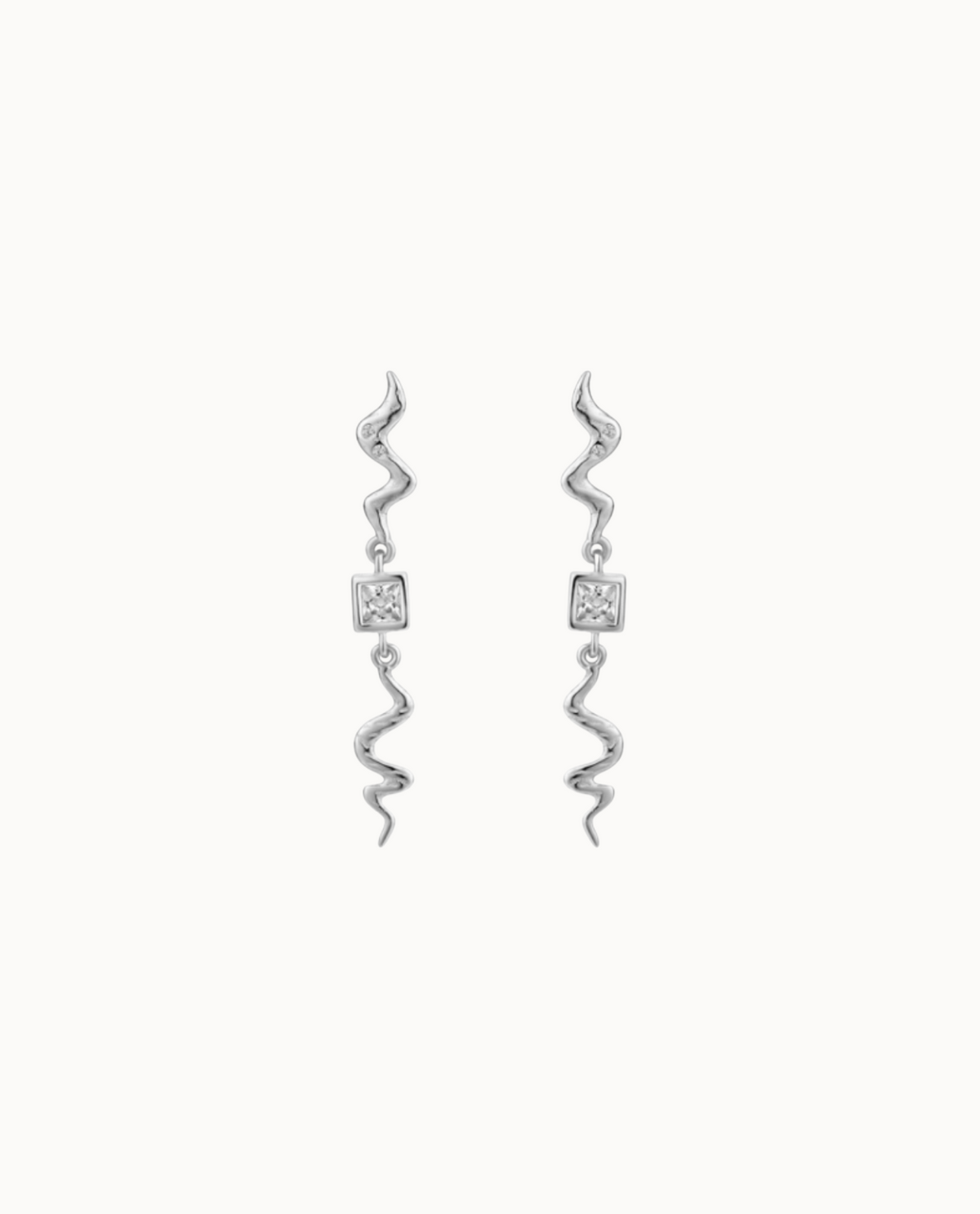Lilia Earrings in 925 sterling zilver met kubische zirkonen in verschillende maten