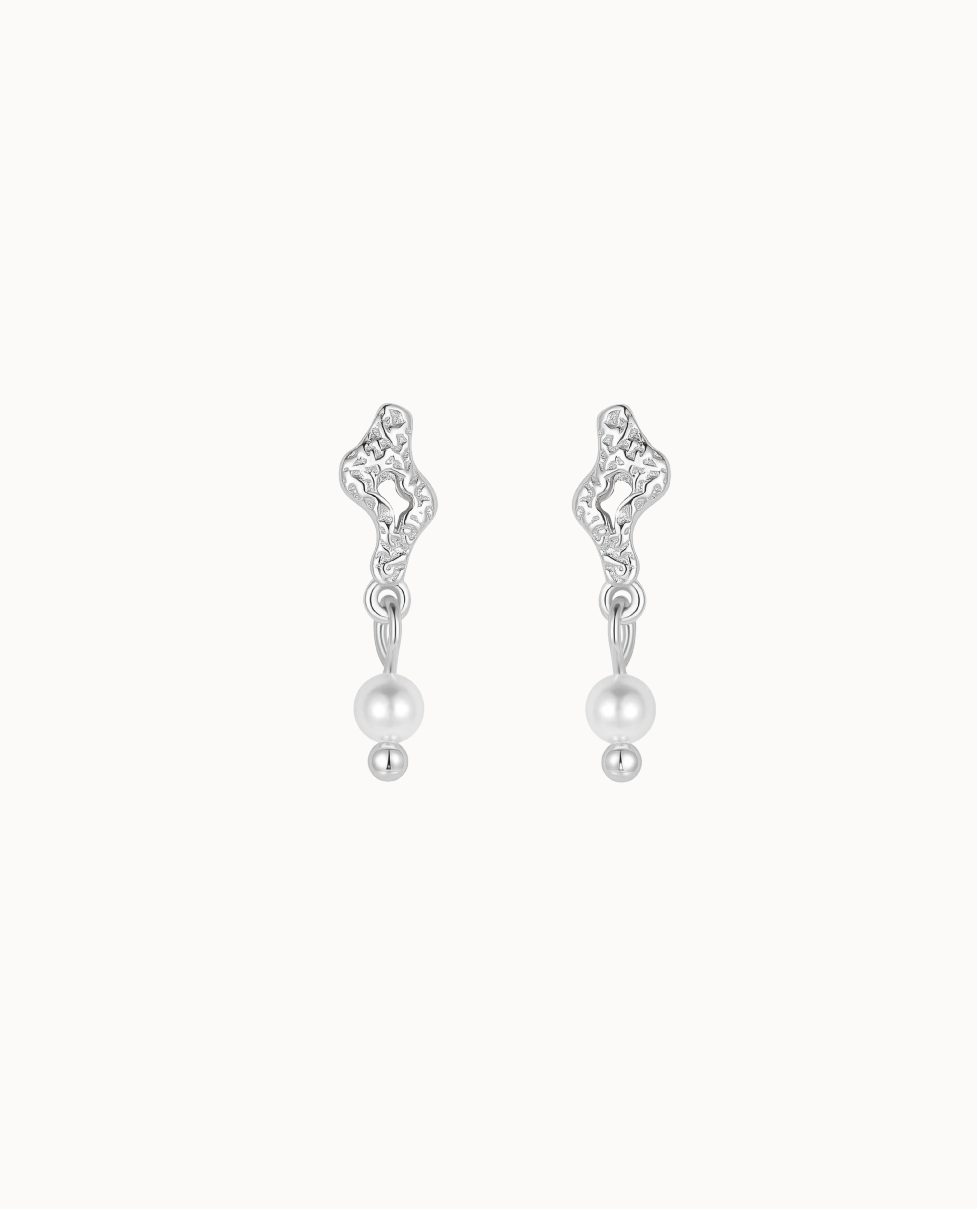Maree Earrings in 925 sterling silver with hammered surface and pearls