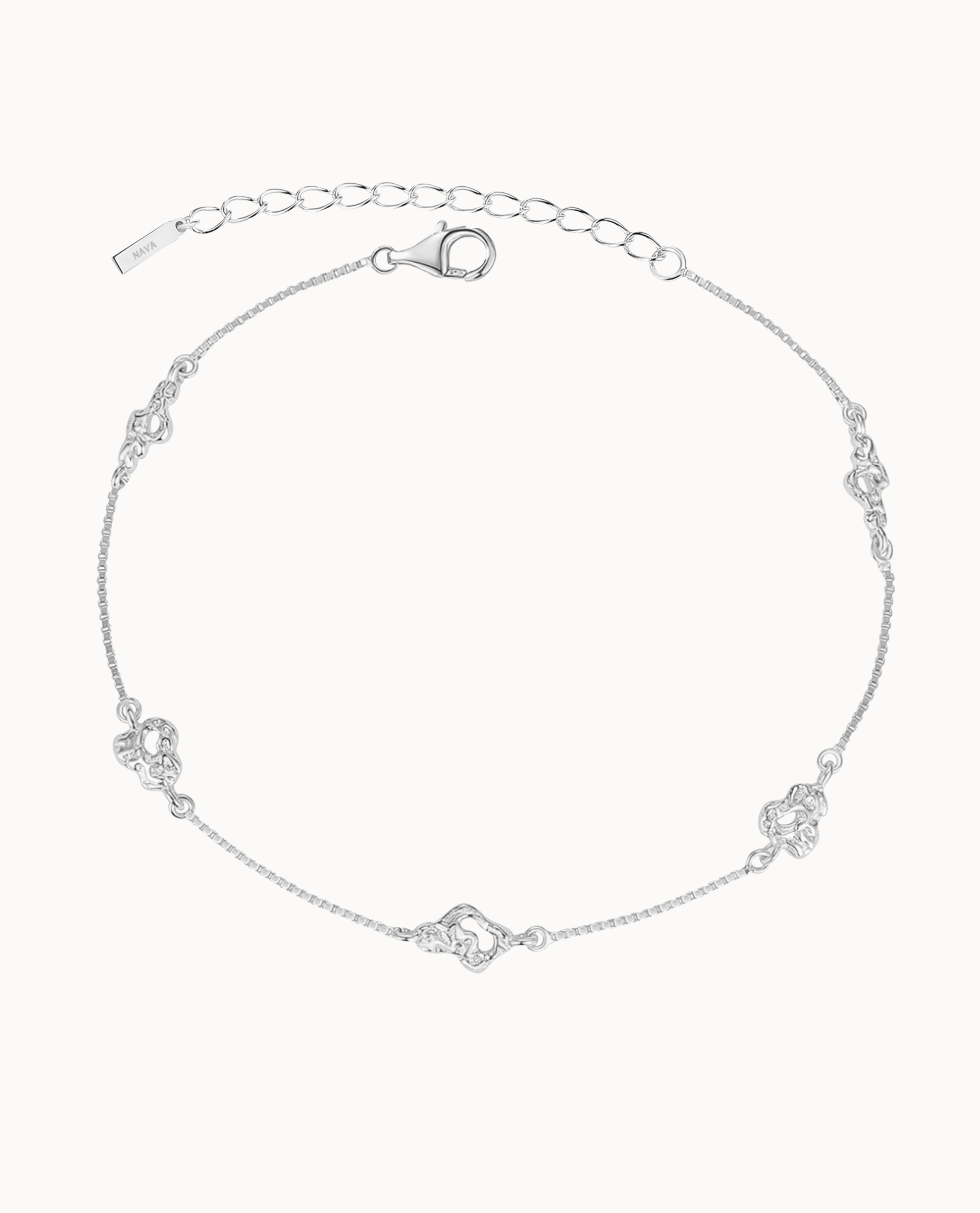 Mazu Bracelet in 925 sterling zilver met kleine asymmetrische gehamerde hangers