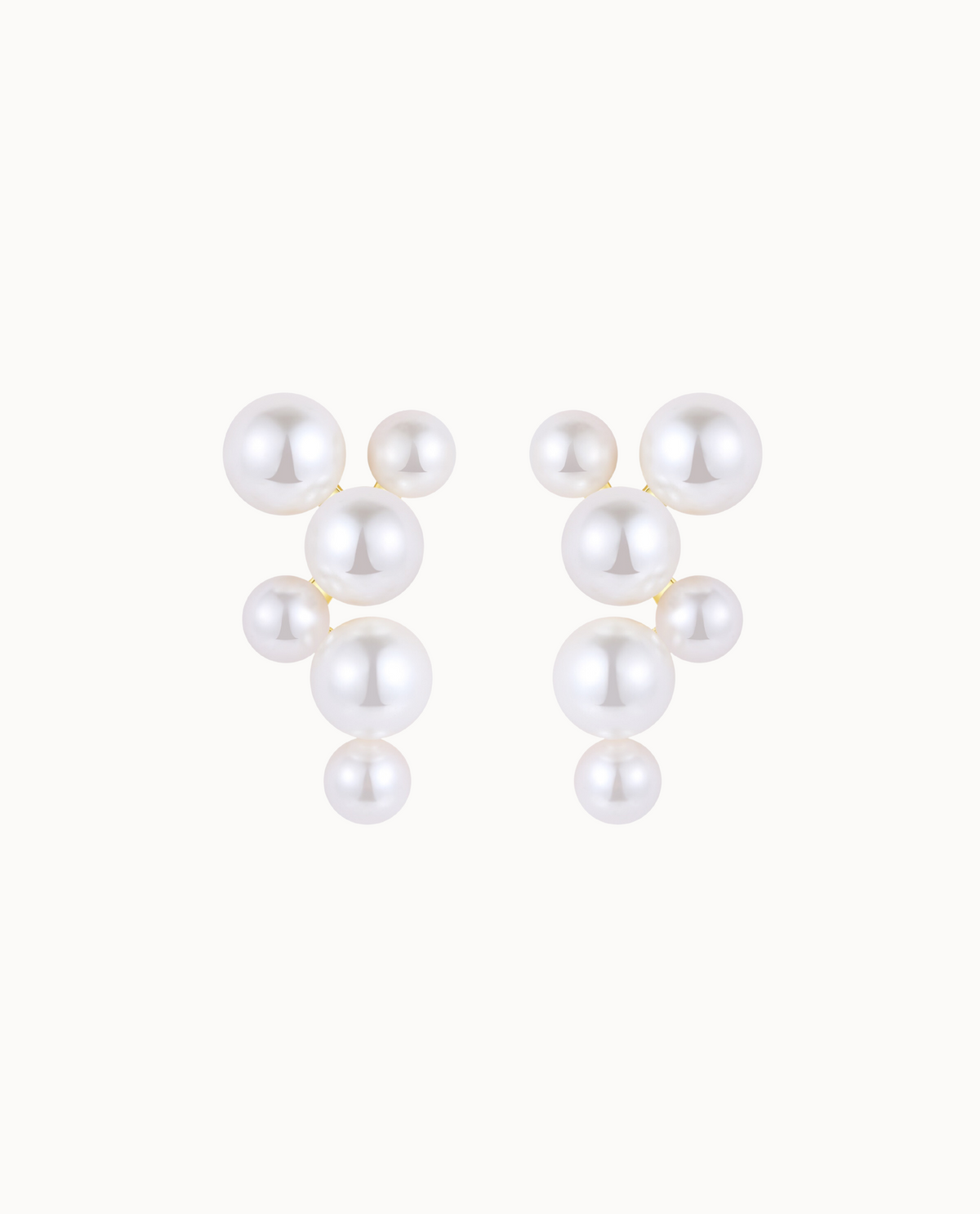 Megha Earrings aus 18K vergoldetem Sterlingsilber – klassische und zeitlose Perlenohrringe