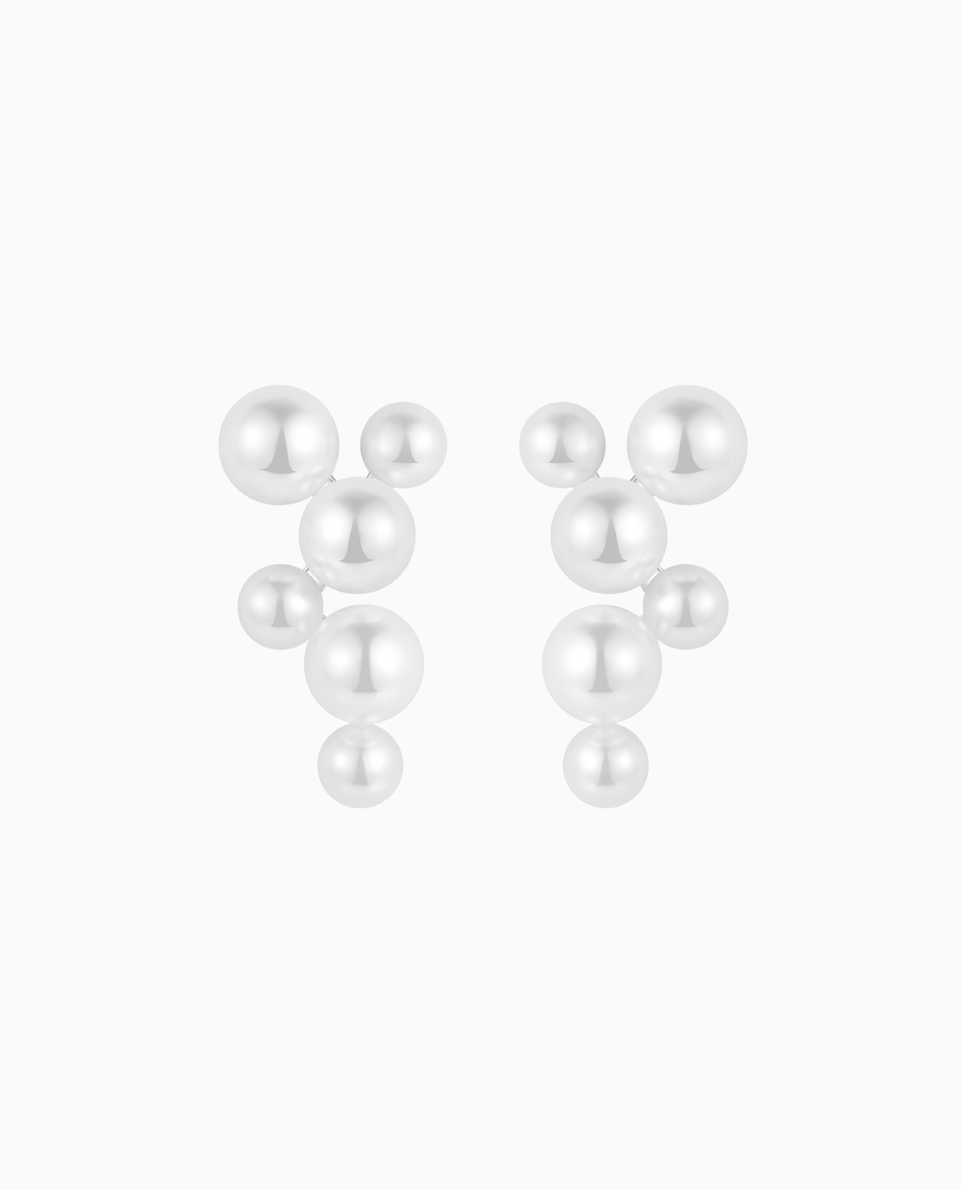 Megha Earrings i 925 sterlingsølv – klassiske og tidsløse perleøreringe