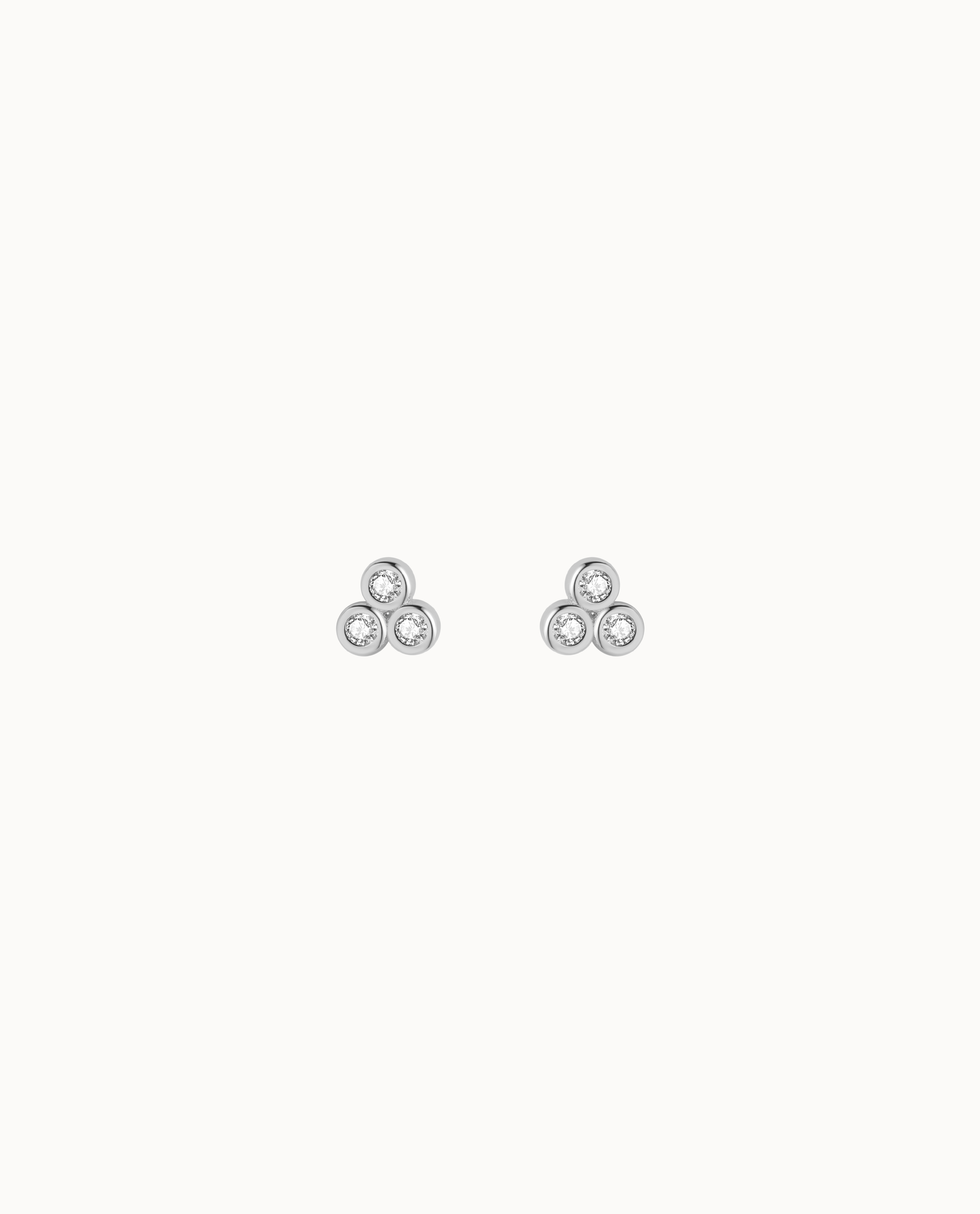 Mina Petite Studs i 925 sterlingsølv med tre kubiske zirkoner
