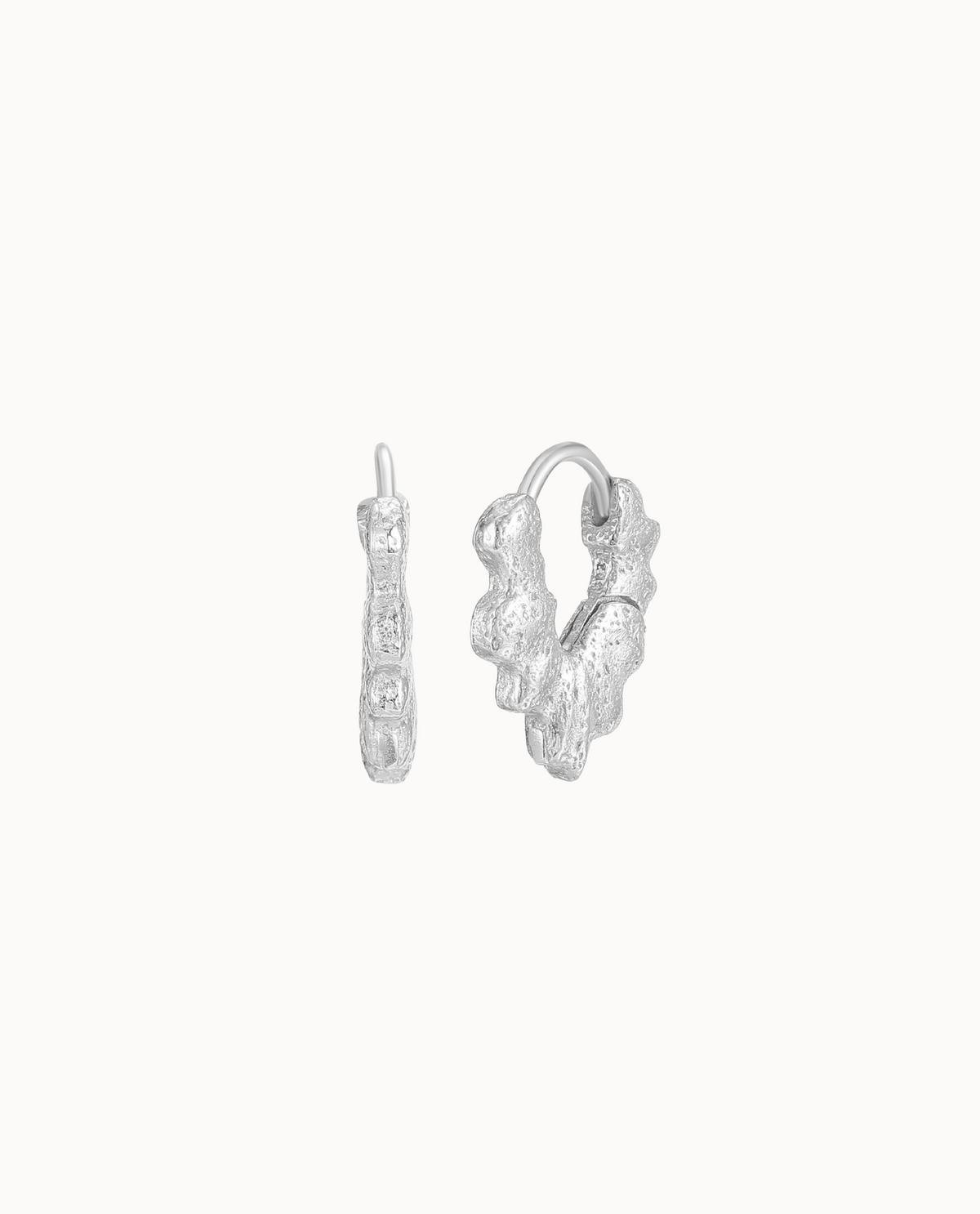 Nagini creolen in 925 sterling zilver met ruw, gestructureerd oppervlak