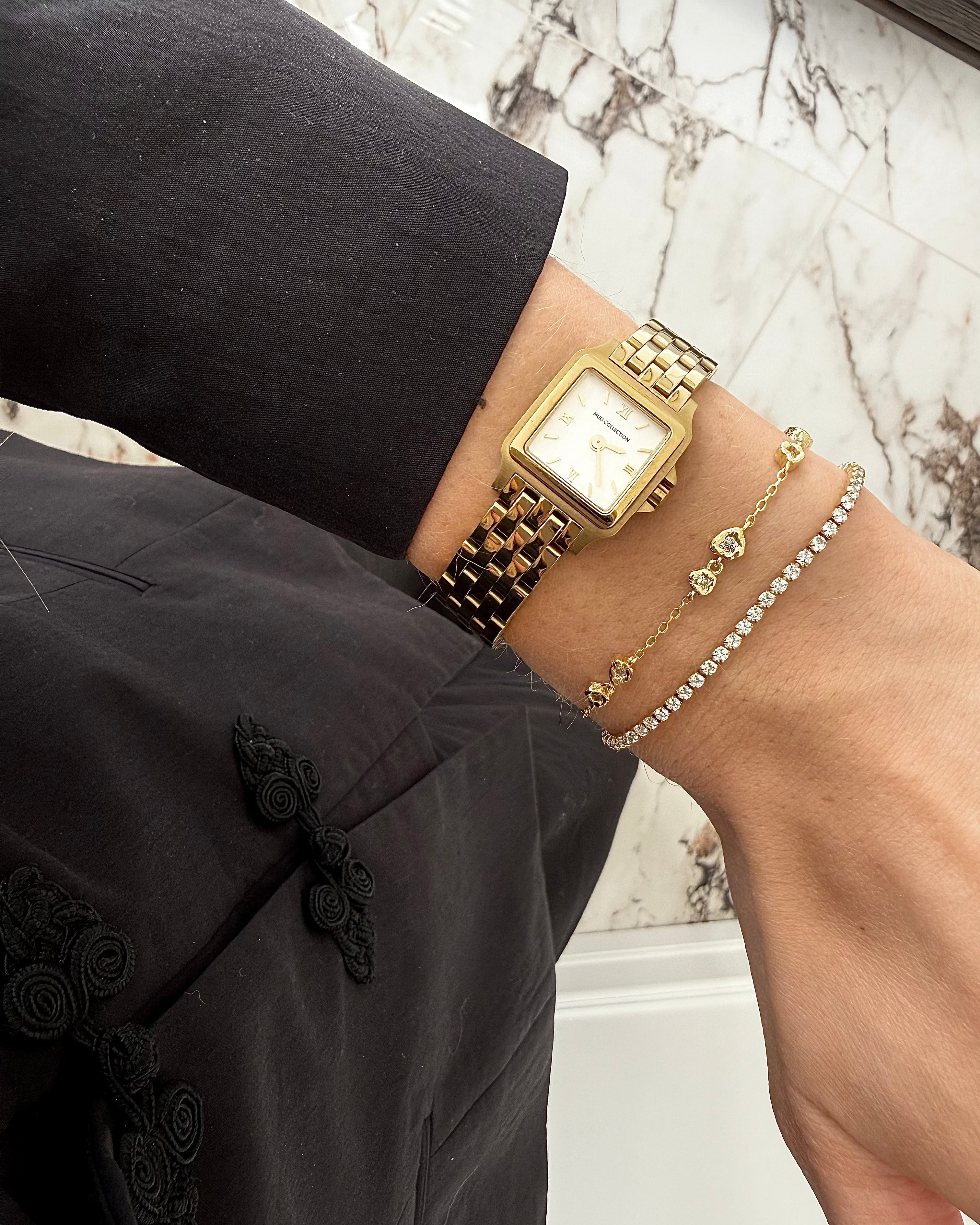 Nalaya bracelet in gold-plated sterling silver with a feminine, simple design