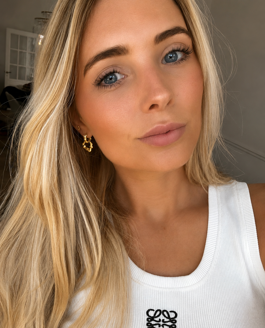 Nephele creoler med hoop-vedhæng – to øreringe i én