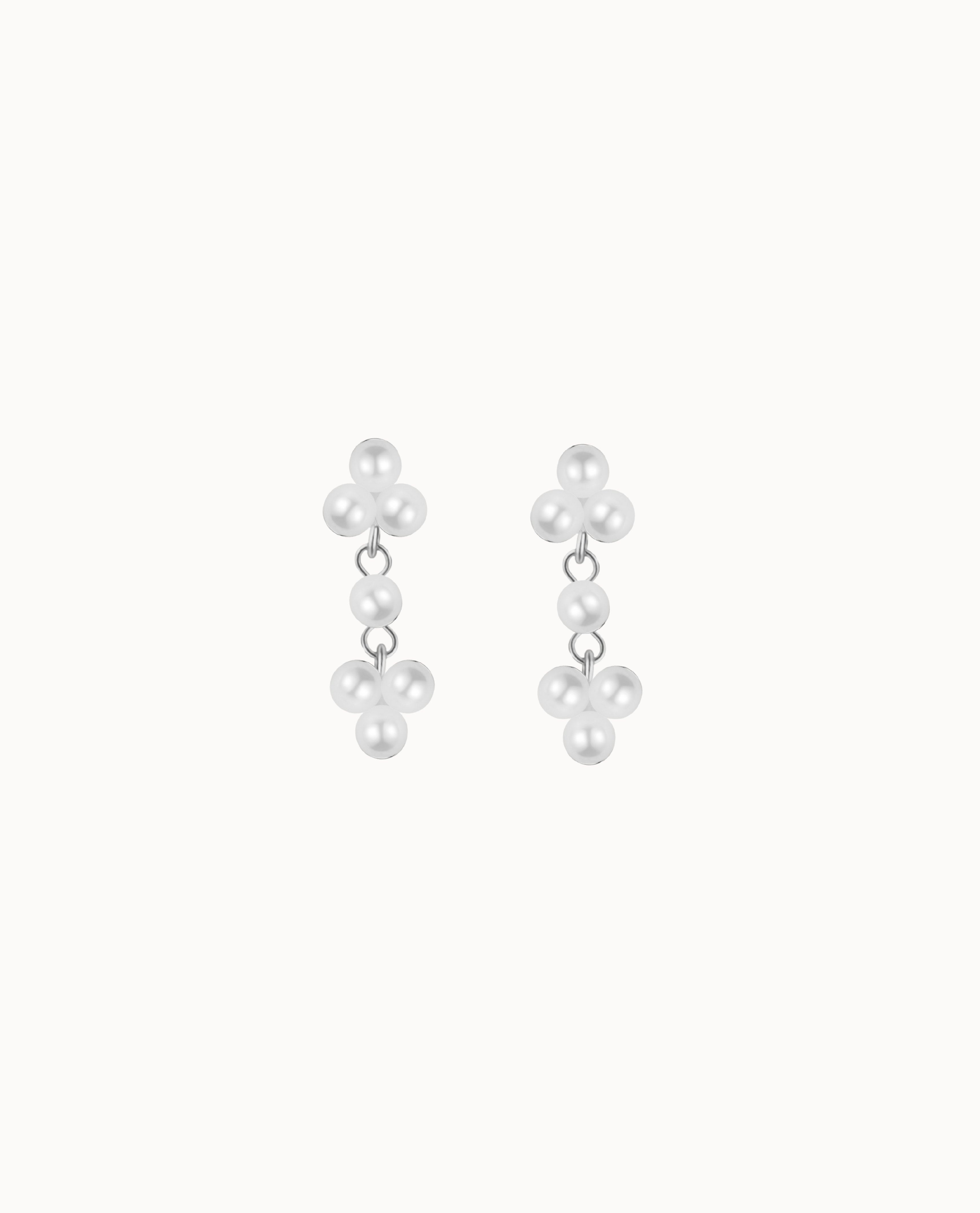 Nigella Earrings aus 925er Sterlingsilber mit zarten Muschelperlen
