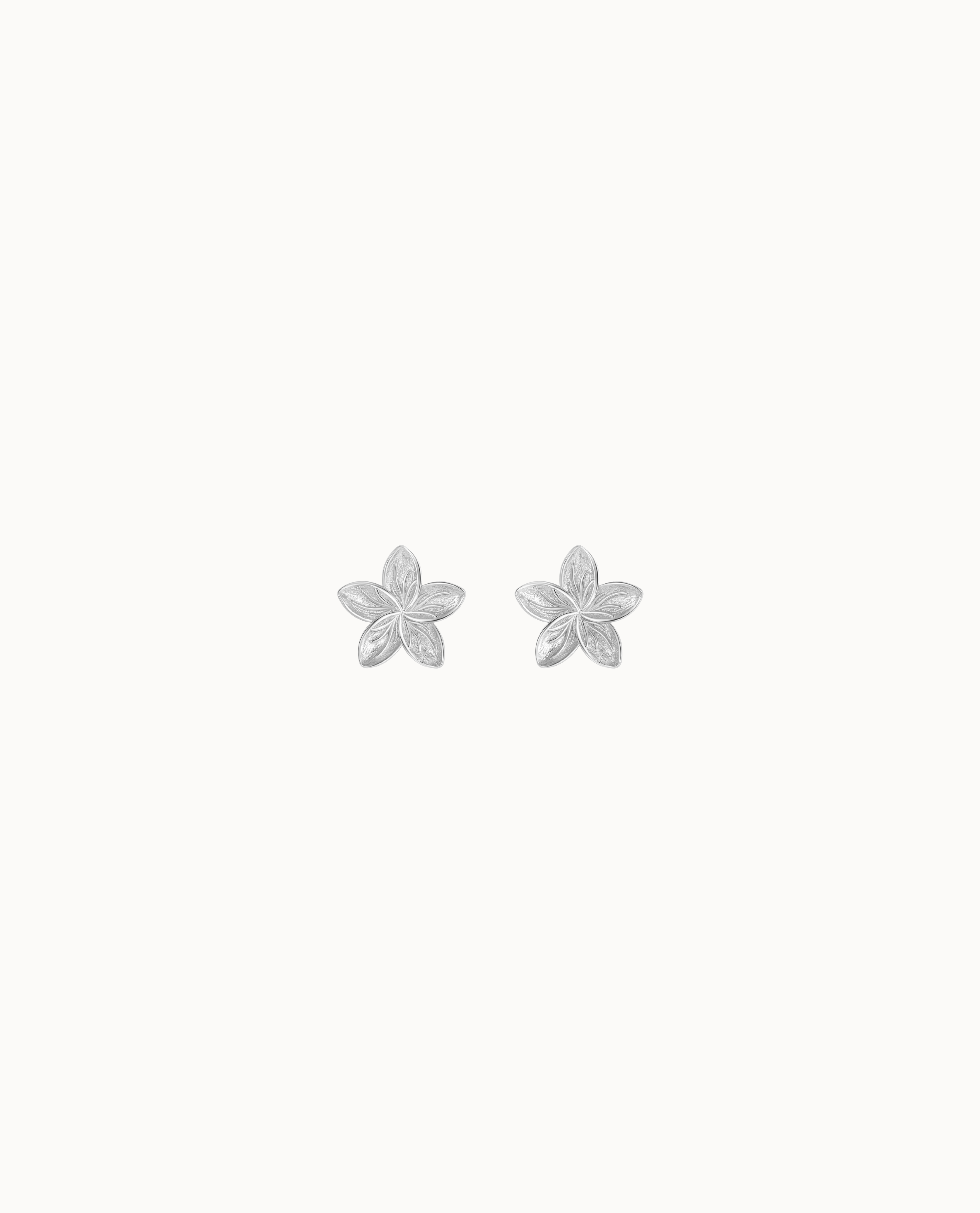 Nusa Petite Studs – bloemvormige oorknopjes in 925 sterling zilver