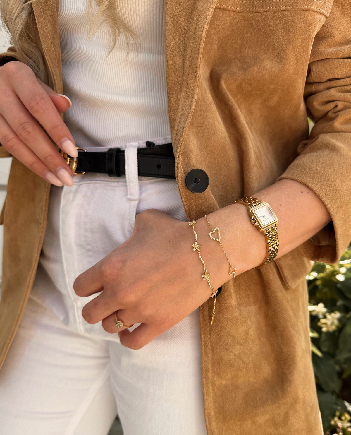 Oahu und Nola Armbänder aus vergoldetem Sterlingsilber – Blumen und Herzen kombiniert