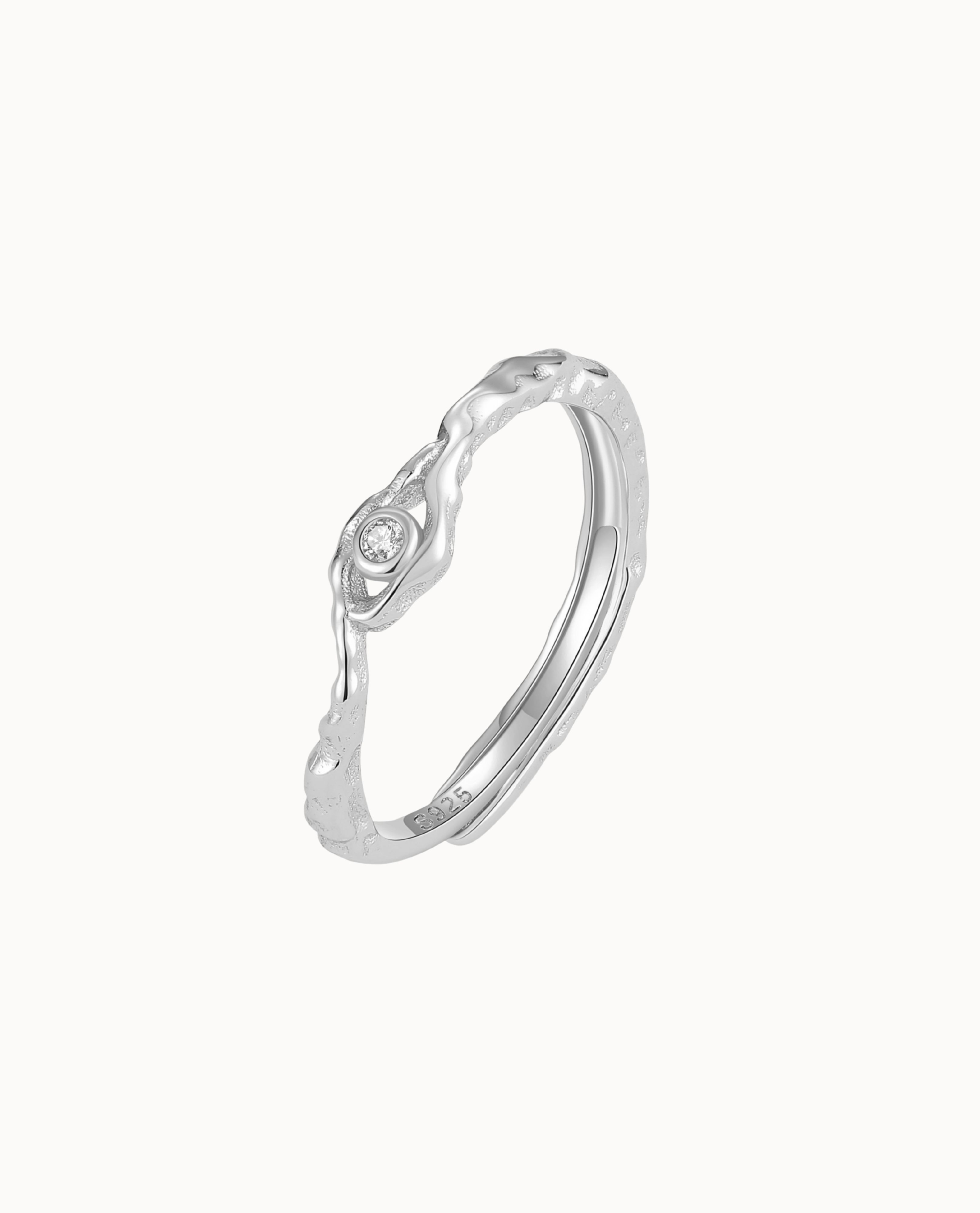 Osiris ring i 925 sterlingsølv med snoet form og øje med klar zirkon