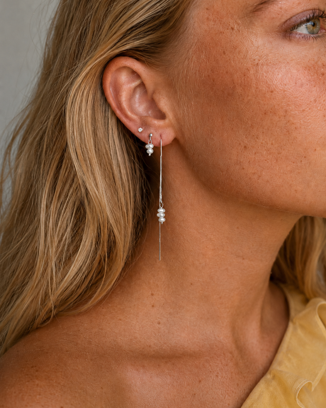 Peach oorbellen van 925 sterling zilver met fijne kettingen en natuurlijke parels