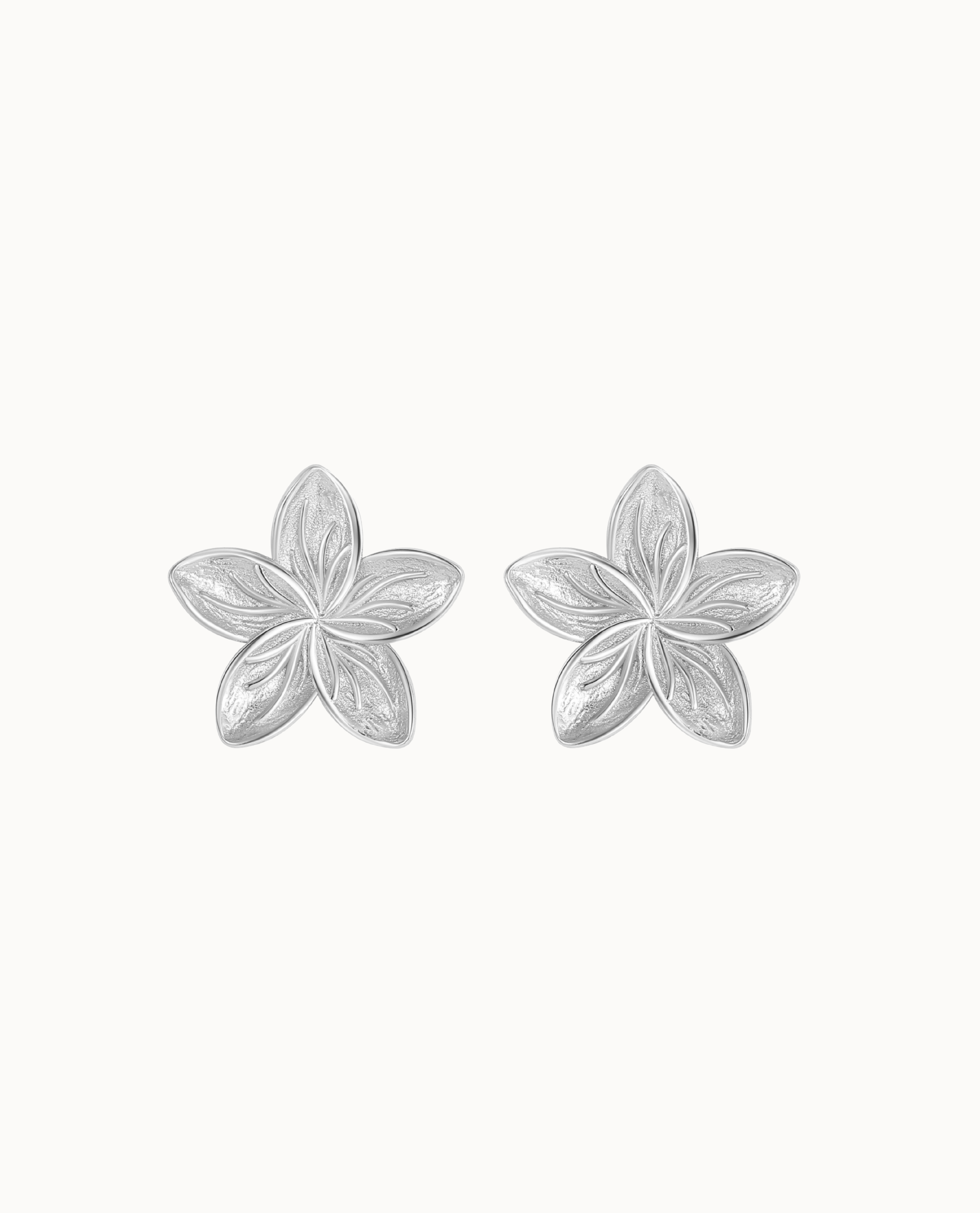 Poppy Earrings – markante blomsterørestikker i 925 sterlingsølv