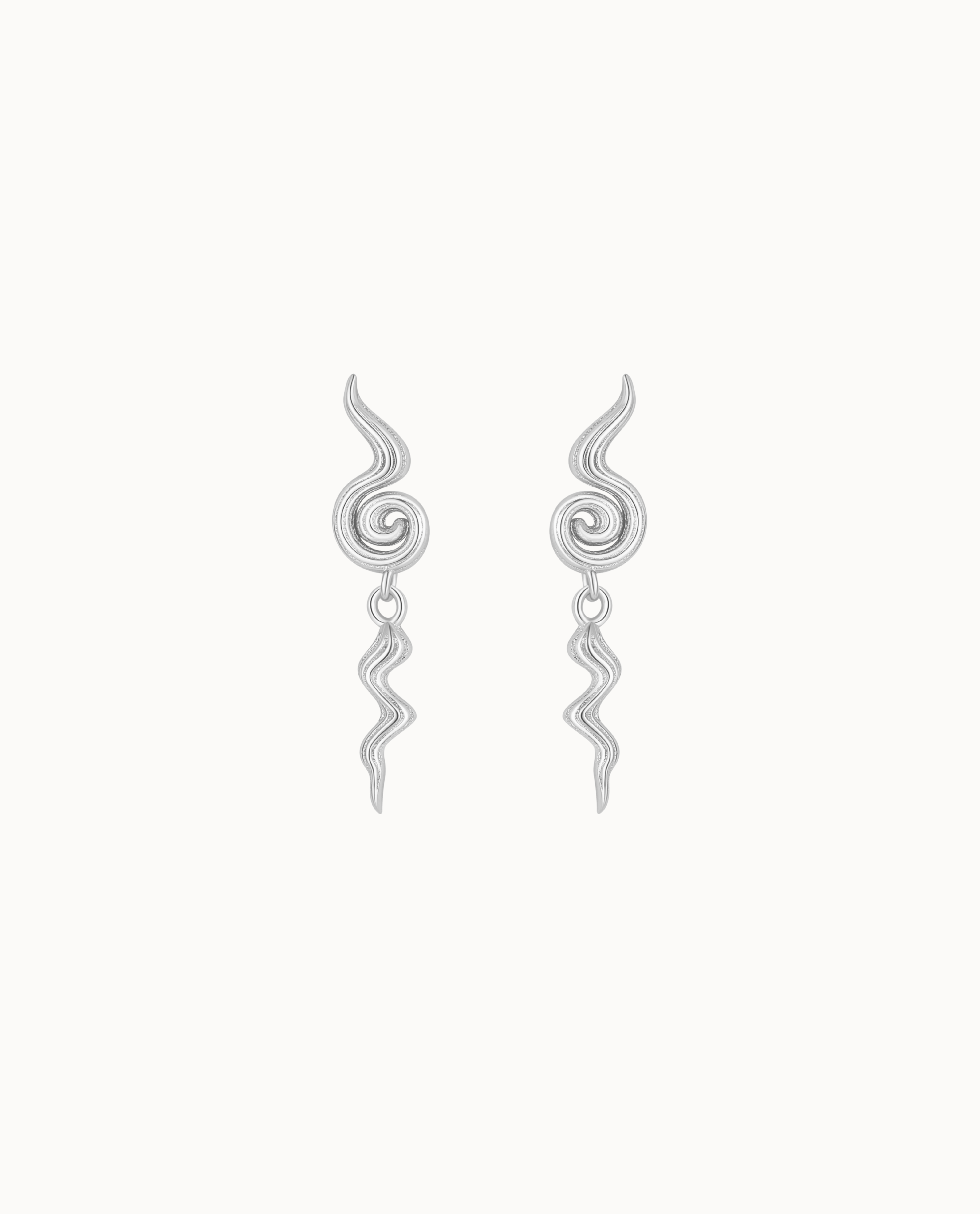 Sadira oorbellen in 925 sterling zilver met twee golvende delen