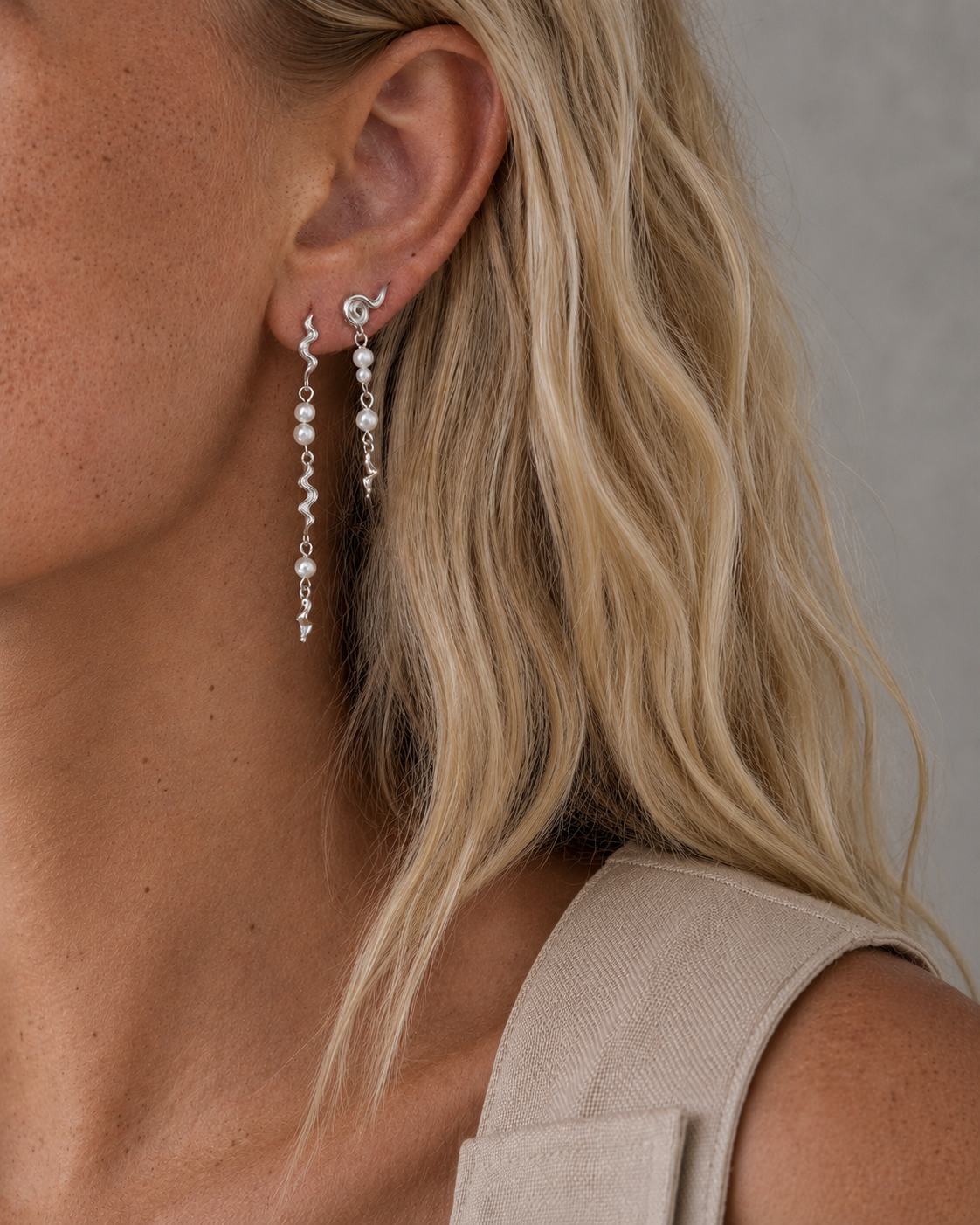 Sarka earrings with twisted pendants and shell pearls in sterling silver