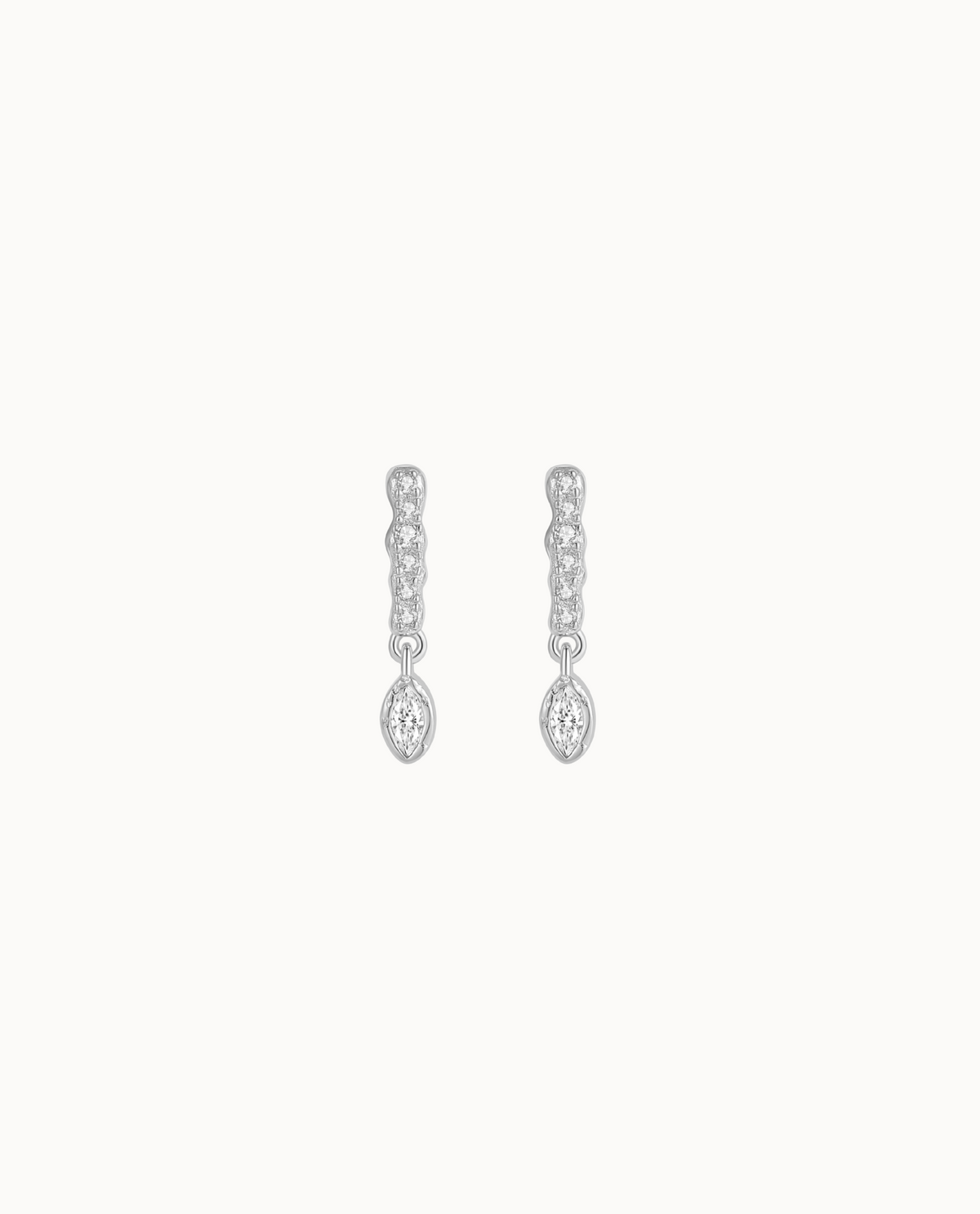 Shenti oorbellen in 925 sterling zilver met fonkelende zirkonen en druppelvormige afwerking