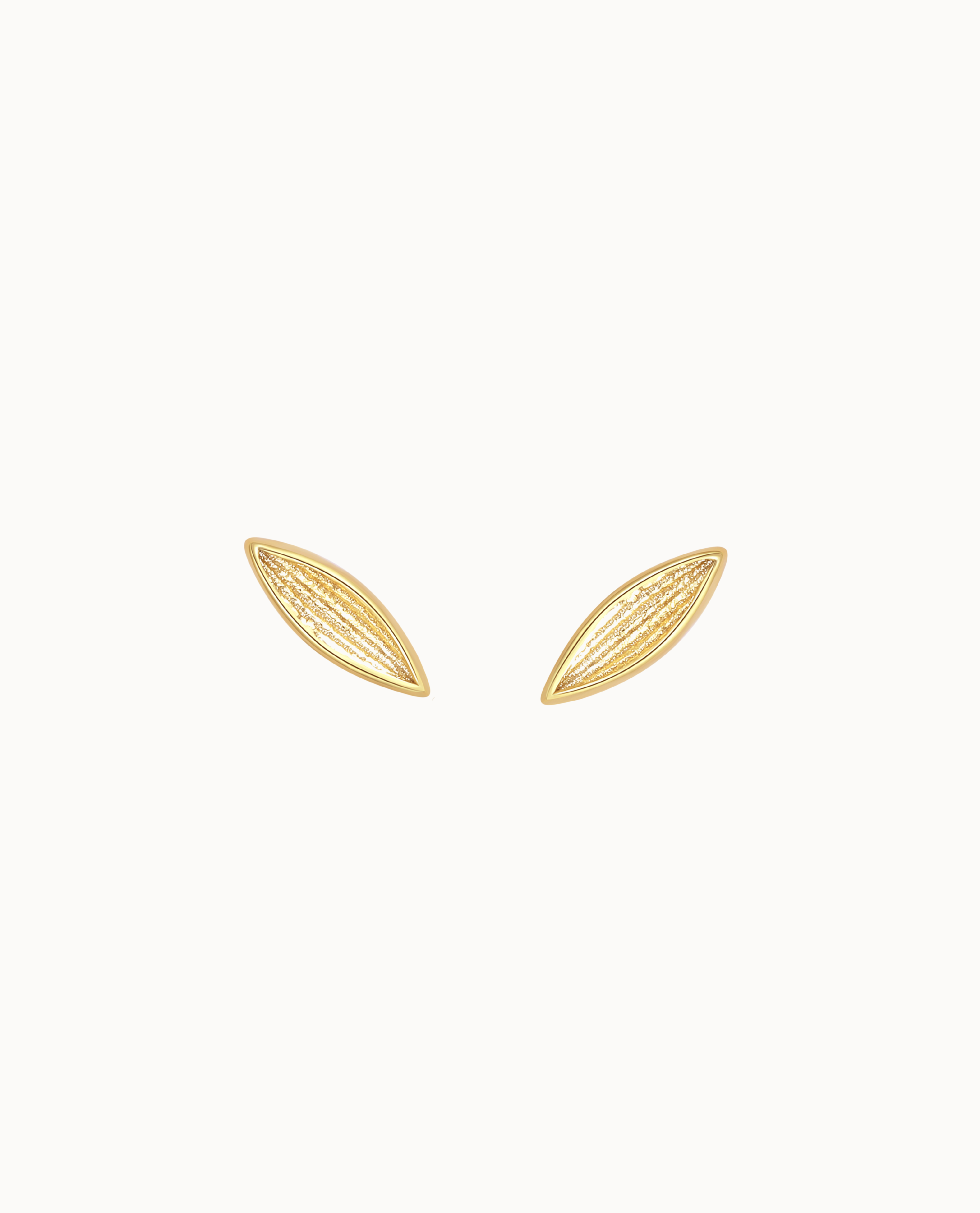 Shi Petite Studs in 18K verguld sterling zilver – kleine oorknopjes in de vorm van een bamboeblad