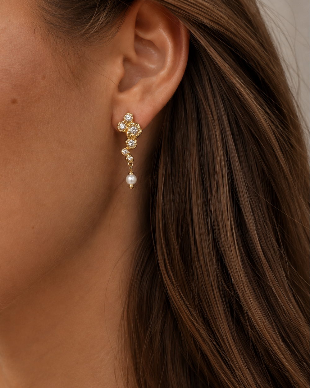 Gold-plated Solenne earrings with stones gathered in organic shapes