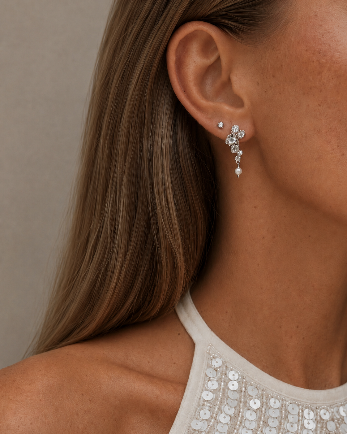 Solenne Earrings i sølv med elegant, levende udtryk