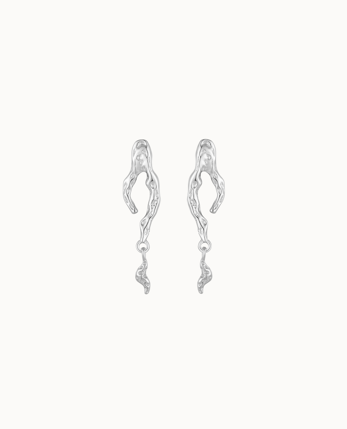 Syrena Ohrringe aus 925er Sterlingsilber mit welliger, zweigliedriger Form