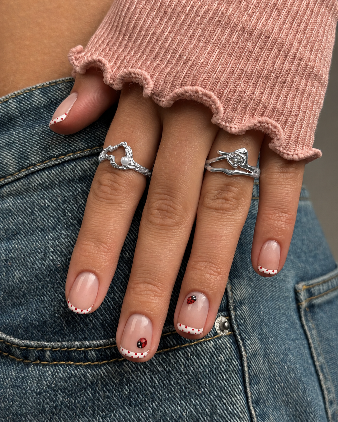Feminin Tahiti ring i sølv inspireret af havets bevægelser