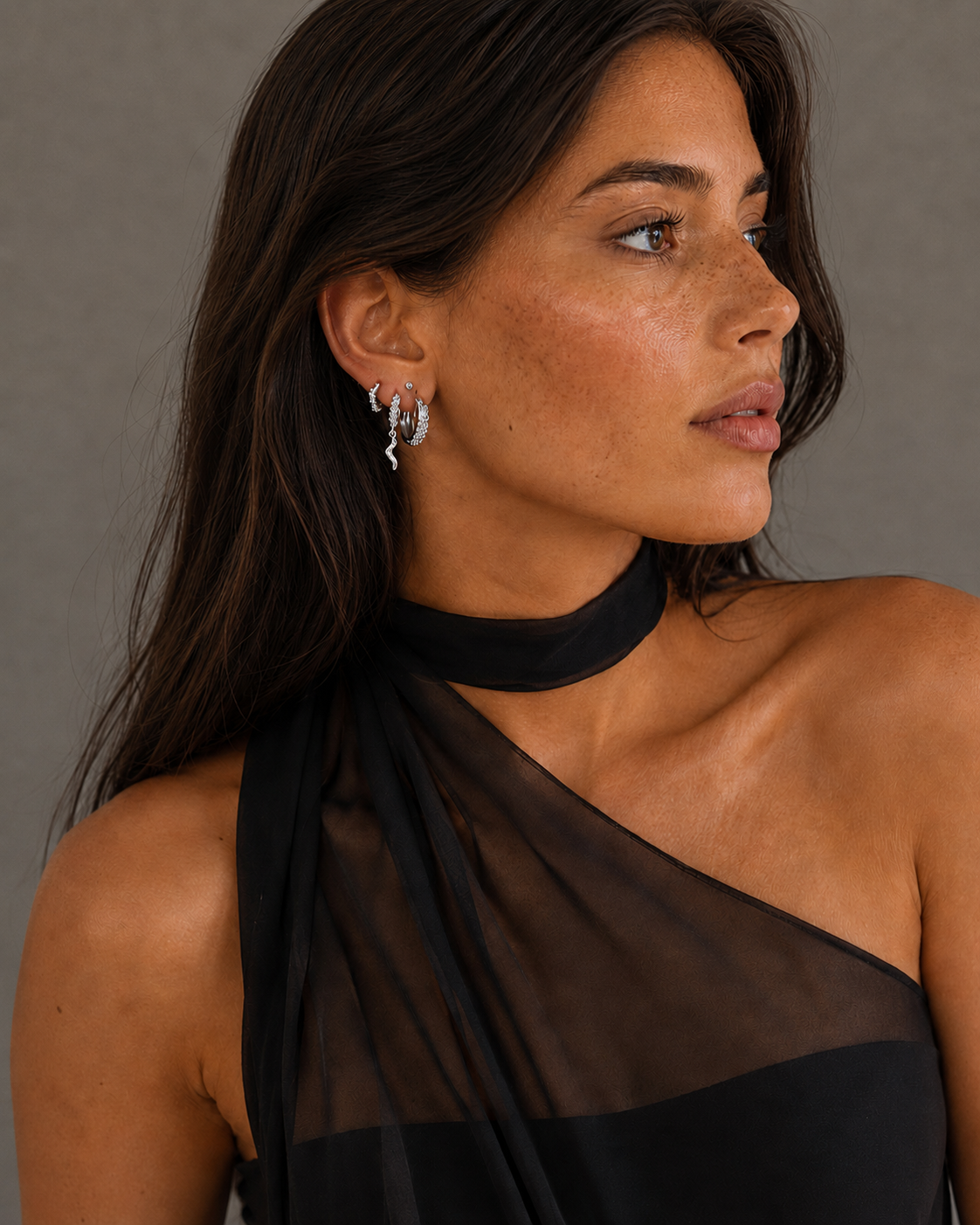 Feminine Tara silver hoops with small zirconia pendant