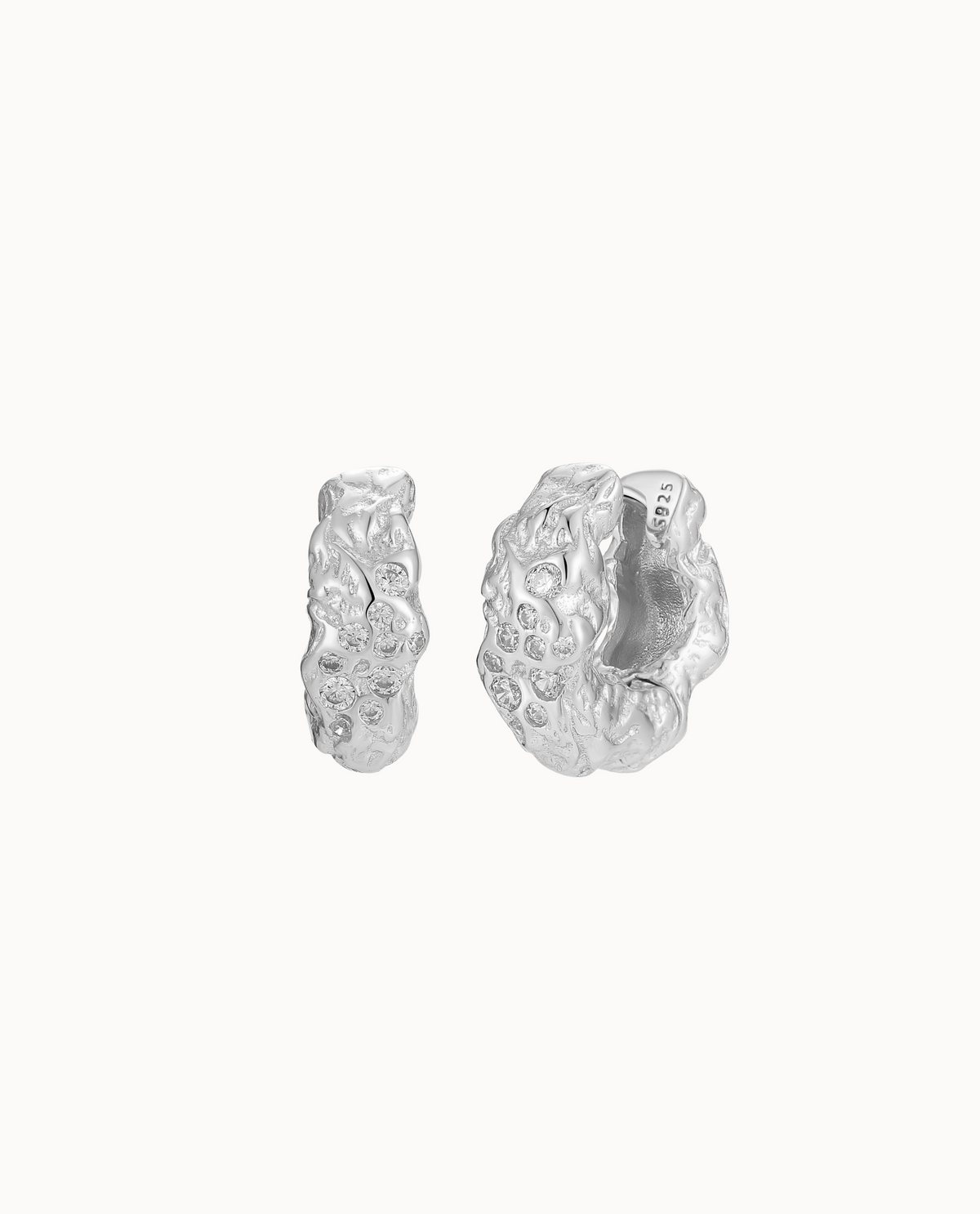 Tellus Earrings i 925 sterlingsølv – organiske chunky hoops med zirkoner