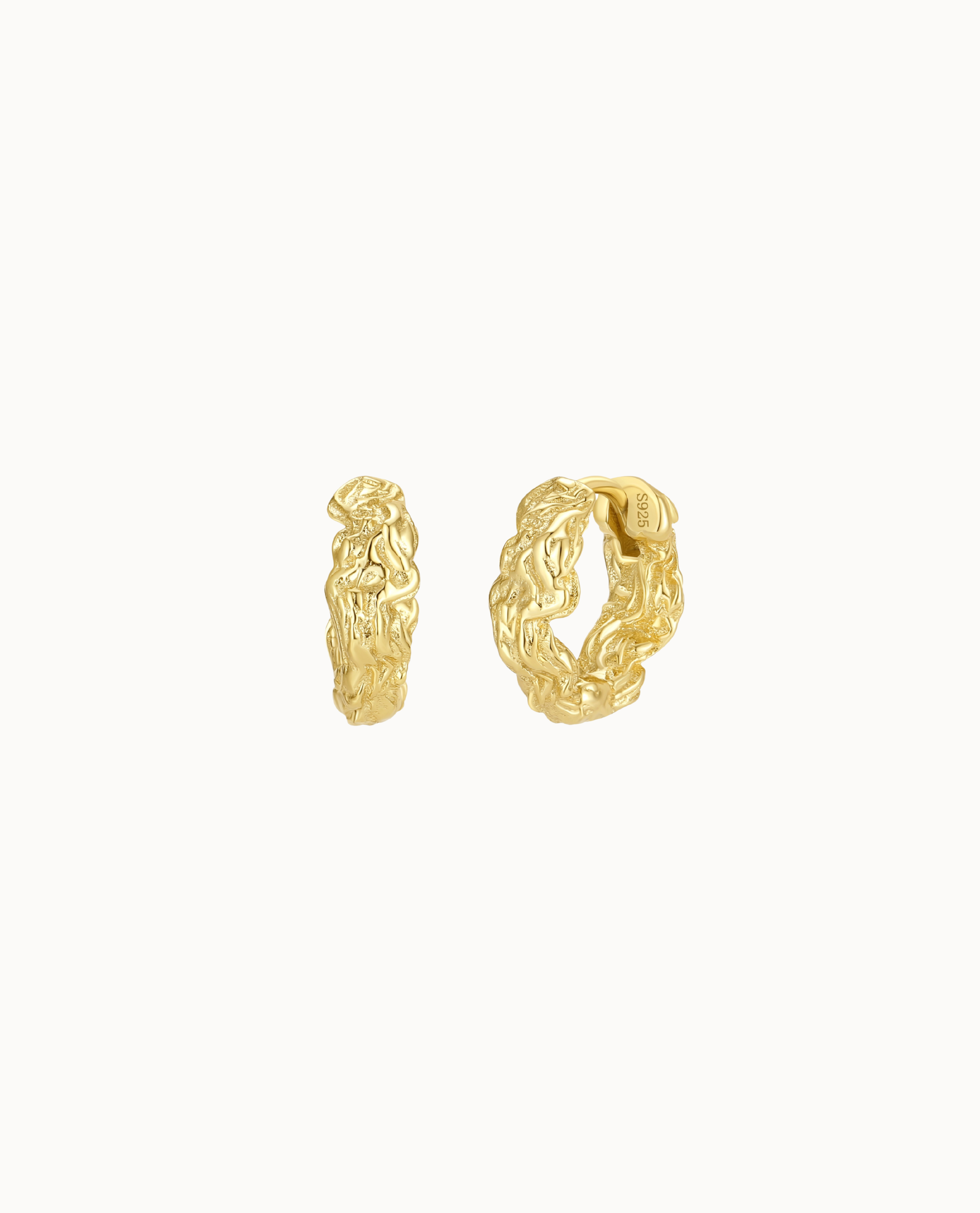Tuuli Earrings aus 18K vergoldetem Sterlingsilber – Chunky-Creolen mit organischer Struktur