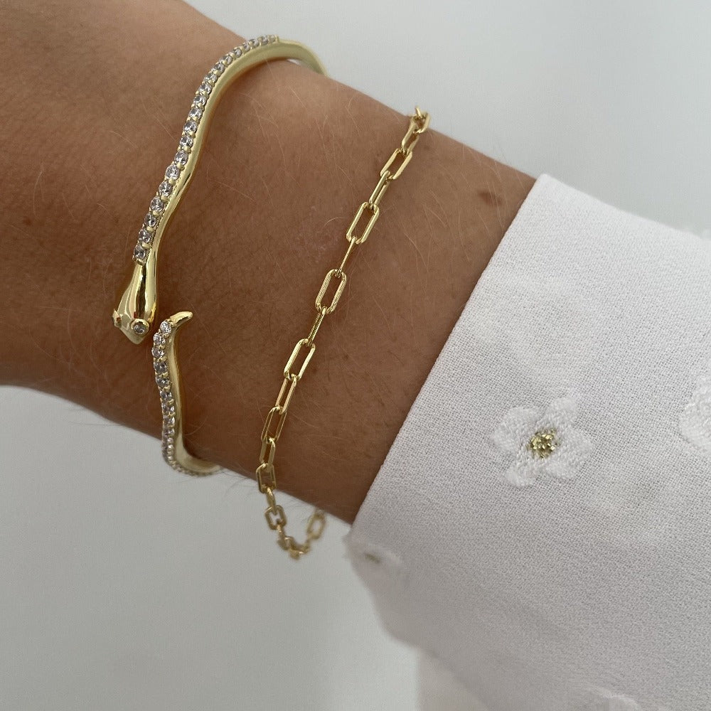Cure Bracelet is a timeless and elegant bracelet with small links. It can easily be styled alone or with other bracelets to create a more stacked look.