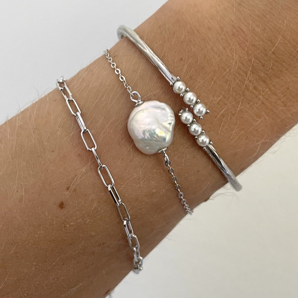 Cami Bracelet is a beautiful and elegant bracelet with one irregular freshwater pearl. The bracelet is classic and timeless and is a perfect match for all ages. It can easily be styled up and down, to fit your outfit. The bracelet is adjustable and can be adjusted to fit your wrist. 