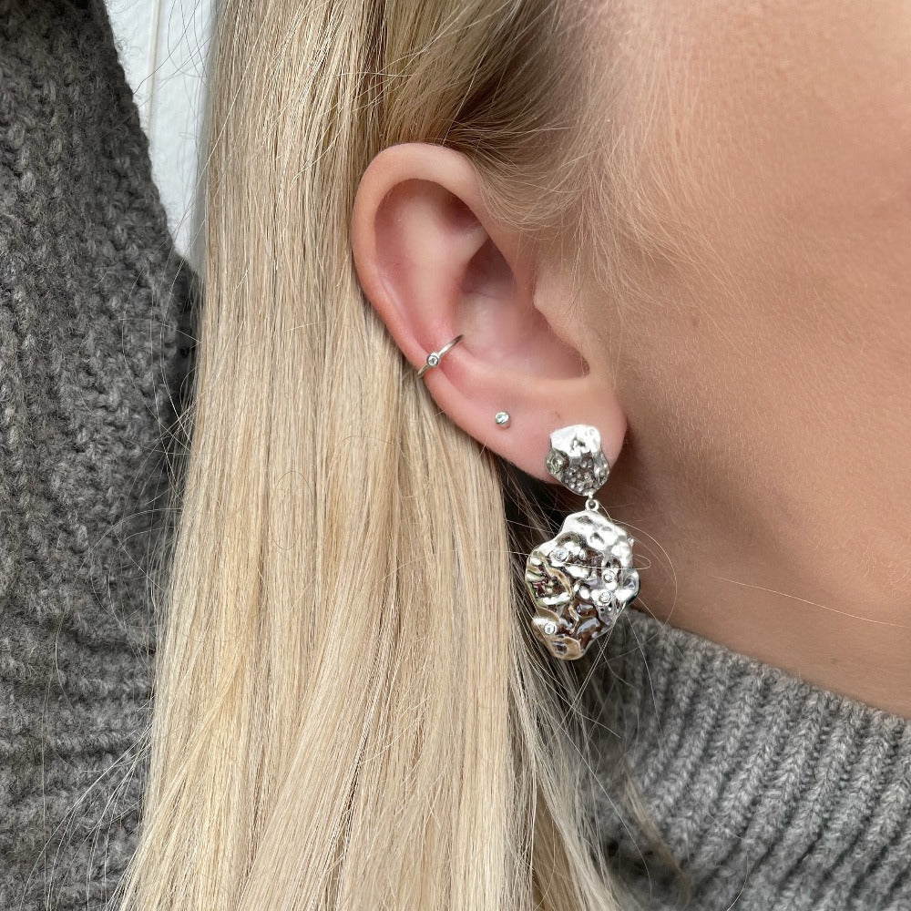 Our Coralia Earring is a beautiful and bigger earring, created to add a "wow" effect to your outfit. It's a part of our Coral Collection which is inspired by the coral reef and it's beautiful shape and structure. It's the perfect statement earring!